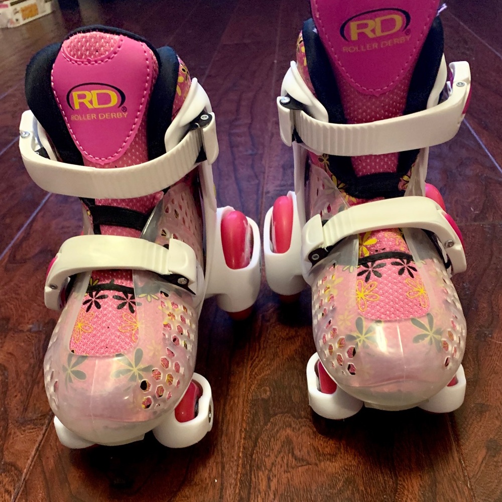 Girls Roller Derby Fun Roll adjustable rollerskate